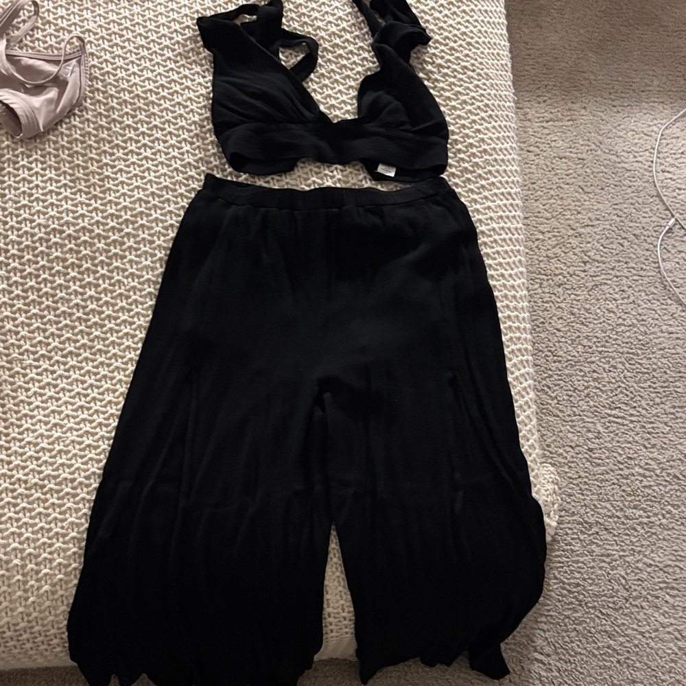 Lulus women’s resort halter crepe set, triangle tie top & cropped slitted pants
